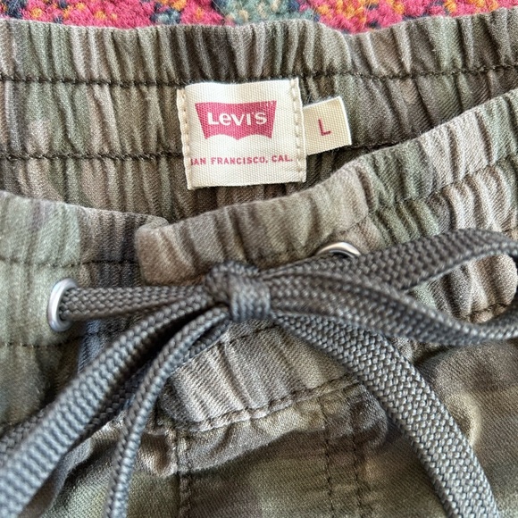 Levi's | Women’s Green Camo Off Duty Drawstring Elastic Waist Jogger Pants Sz L - Picture 2 of 15